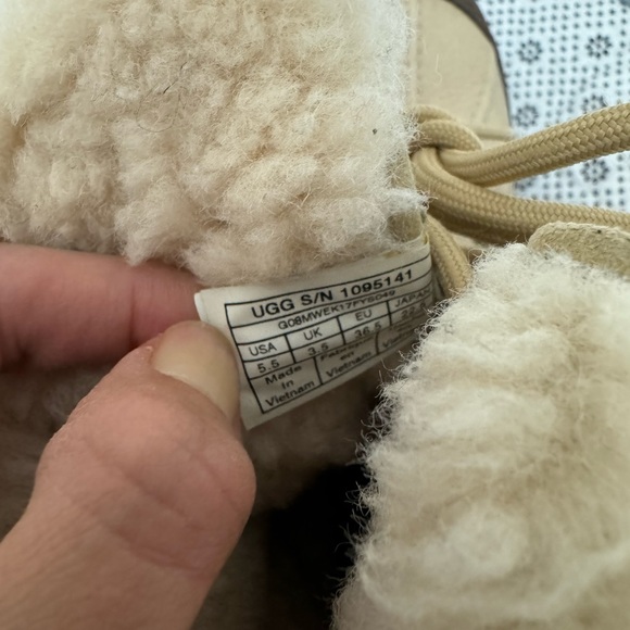 UGG Adirondack III Cream Waterproof Leather Boots Size 5.5 - Picture 7 of 8